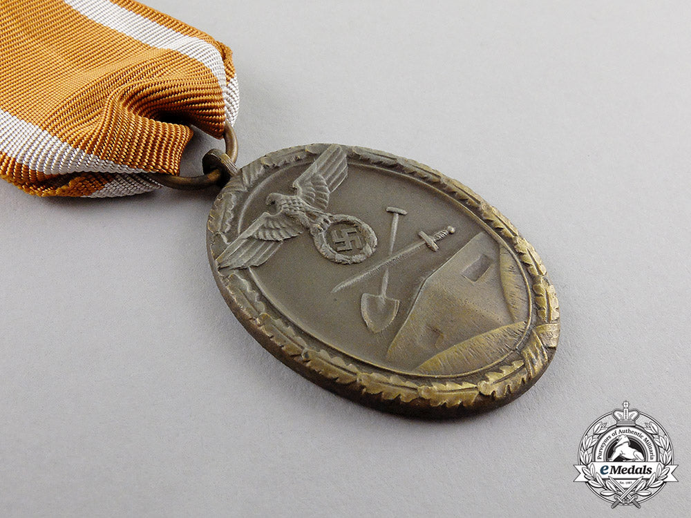 germany._a_west_wall_medal_in_its_packet_of_issue_by_c._poellath_c17-3216