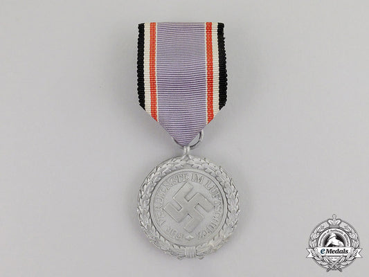 germany._an_air_raid_defense“_luftschutz”_medal;_second_class;_light_version_c17-3221