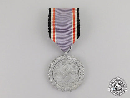 germany._an_air_raid_defense“_luftschutz”_medal;_second_class;_light_version_c17-3221