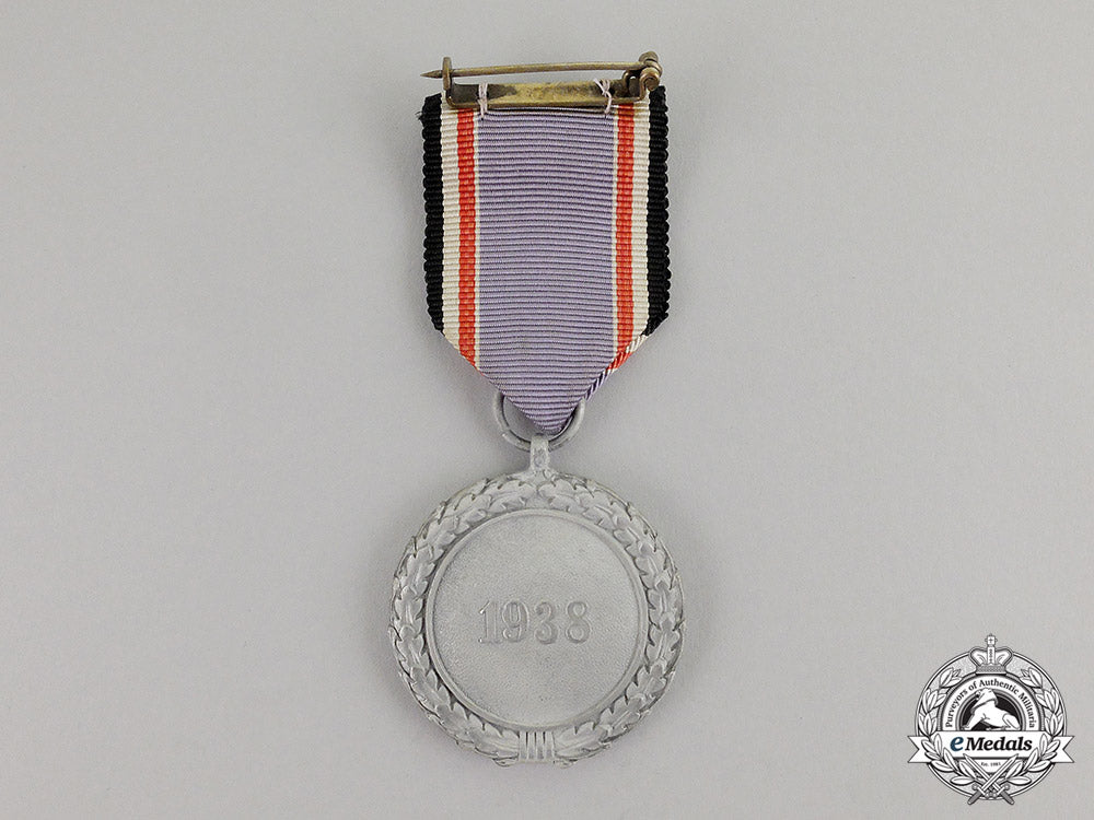 germany._an_air_raid_defense“_luftschutz”_medal;_second_class;_light_version_c17-3224