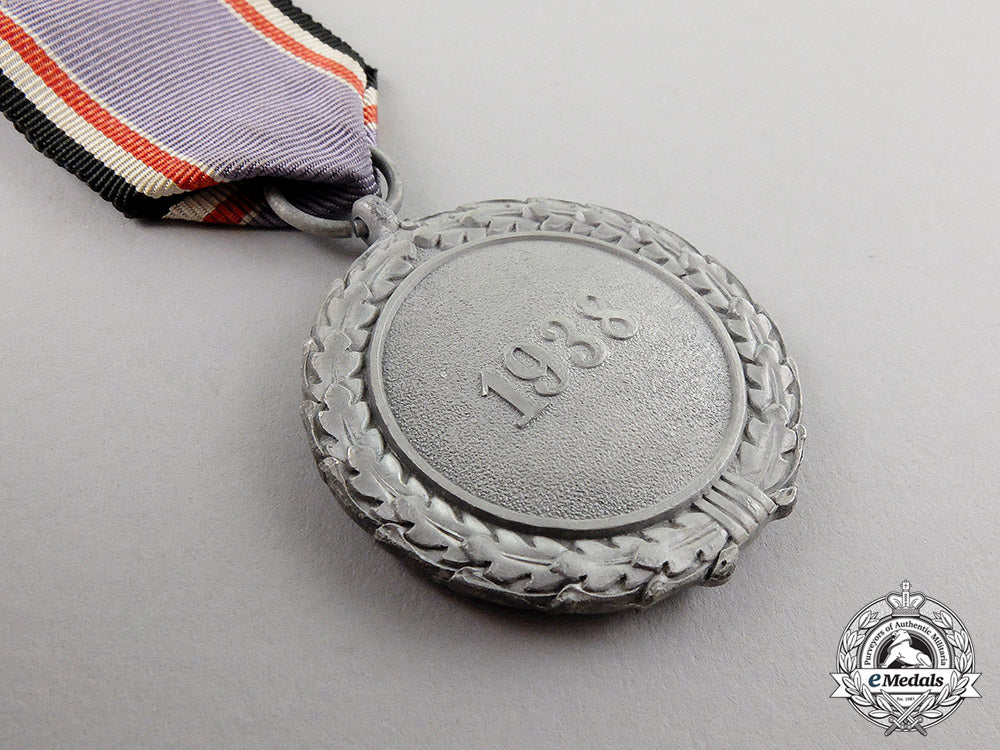 germany._an_air_raid_defense“_luftschutz”_medal;_second_class;_light_version_c17-3226