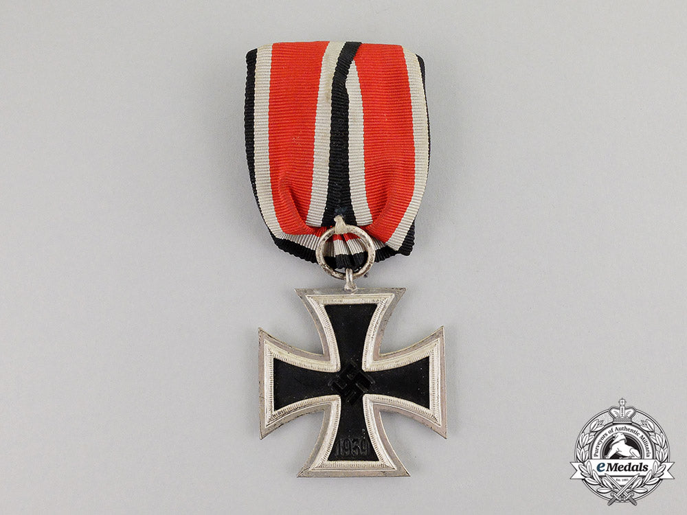 germany._a_court-_mounted_iron_cross1939_second_class_c17-3227