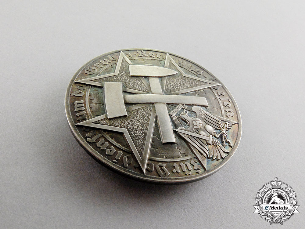 germany._a_rare_mine_rescue_medal_in_its_presentation_box_of_issue_c17-322_2_1_1
