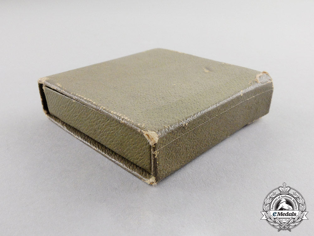 germany._a_rare_mine_rescue_medal_in_its_presentation_box_of_issue_c17-324_2_1_1