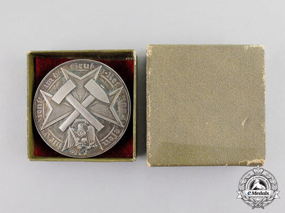 germany._a_rare_mine_rescue_medal_in_its_presentation_box_of_issue_c17-326_2_1_1