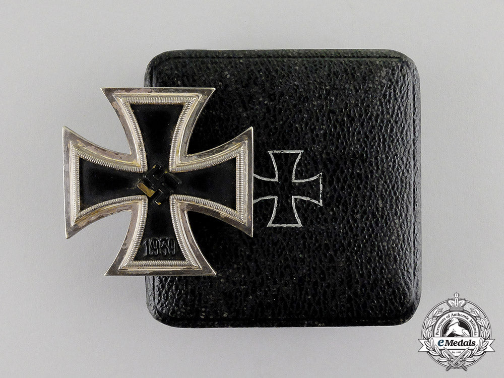 germany._an_iron_cross1939_first_class_in_its_presentation_case;_brass_core_version_c17-3280