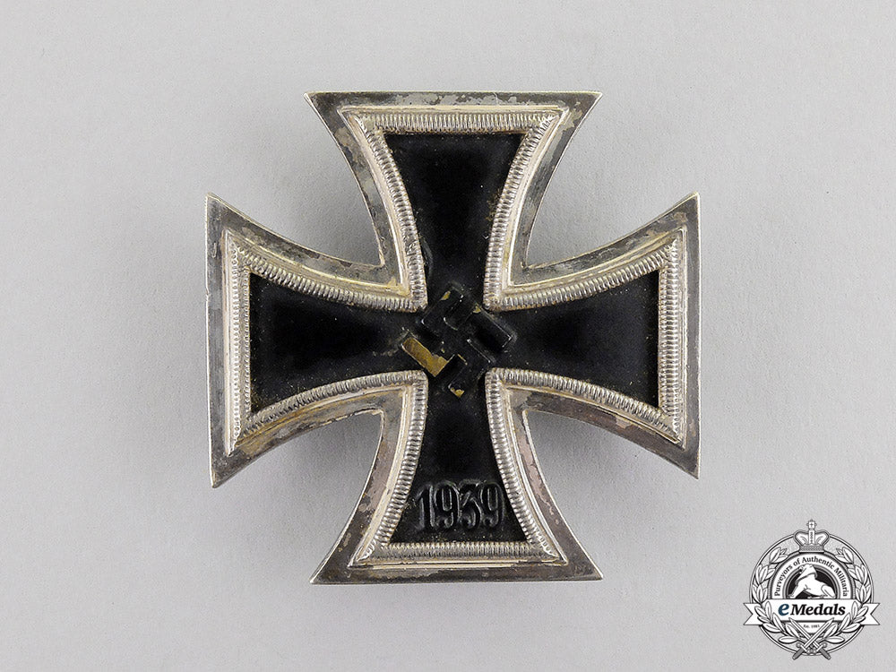 germany._an_iron_cross1939_first_class_in_its_presentation_case;_brass_core_version_c17-3281