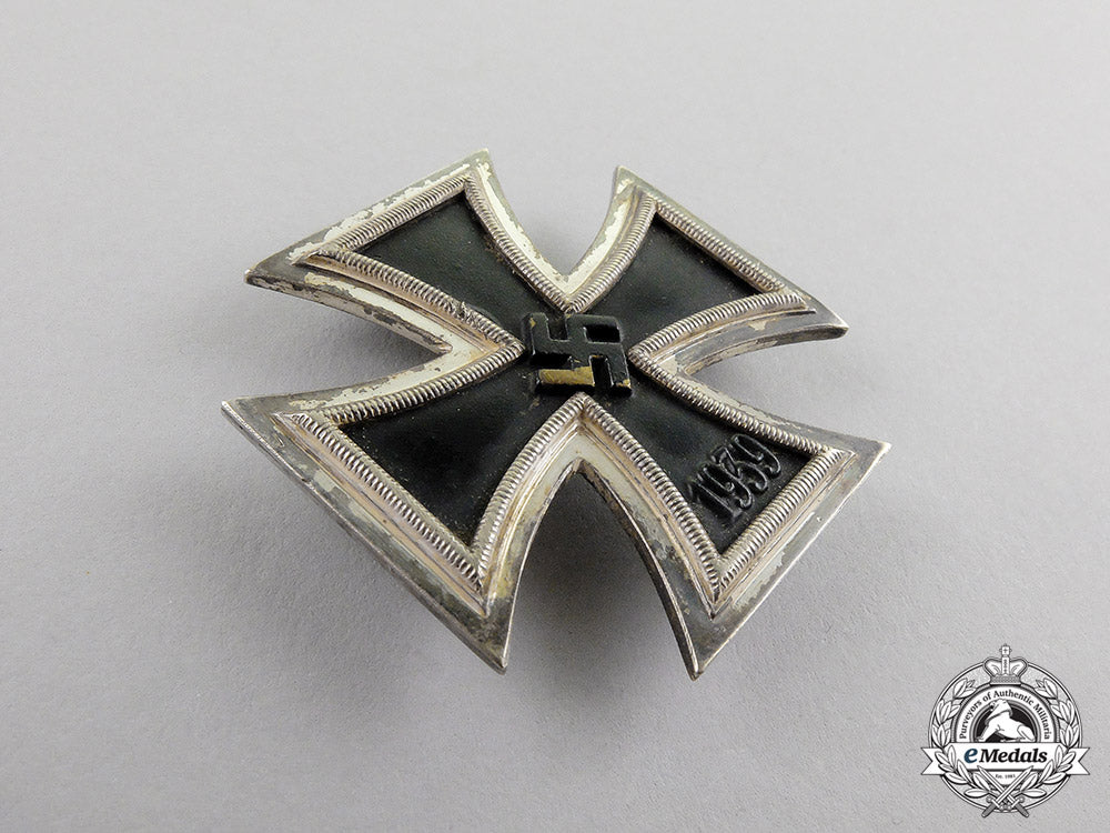 germany._an_iron_cross1939_first_class_in_its_presentation_case;_brass_core_version_c17-3283