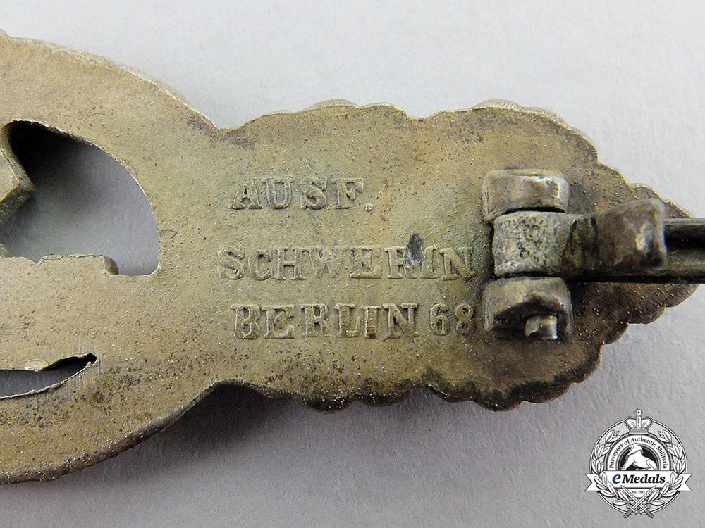 germany._a_textbook_silver_grade_submarine_front_clasp_by_schwerin_of_berlin_c17-3294