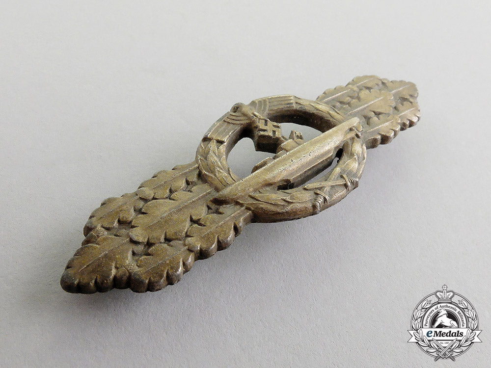 germany._a_textbook_silver_grade_submarine_front_clasp_by_schwerin_of_berlin_c17-3297