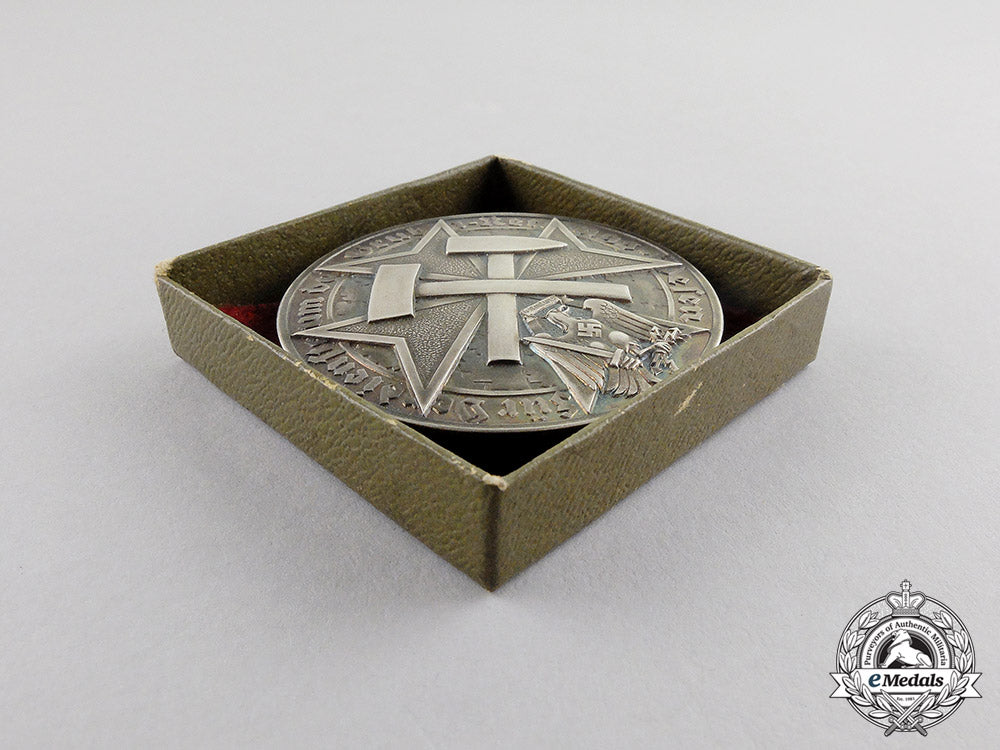 germany._a_rare_mine_rescue_medal_in_its_presentation_box_of_issue_c17-331_1_1_1