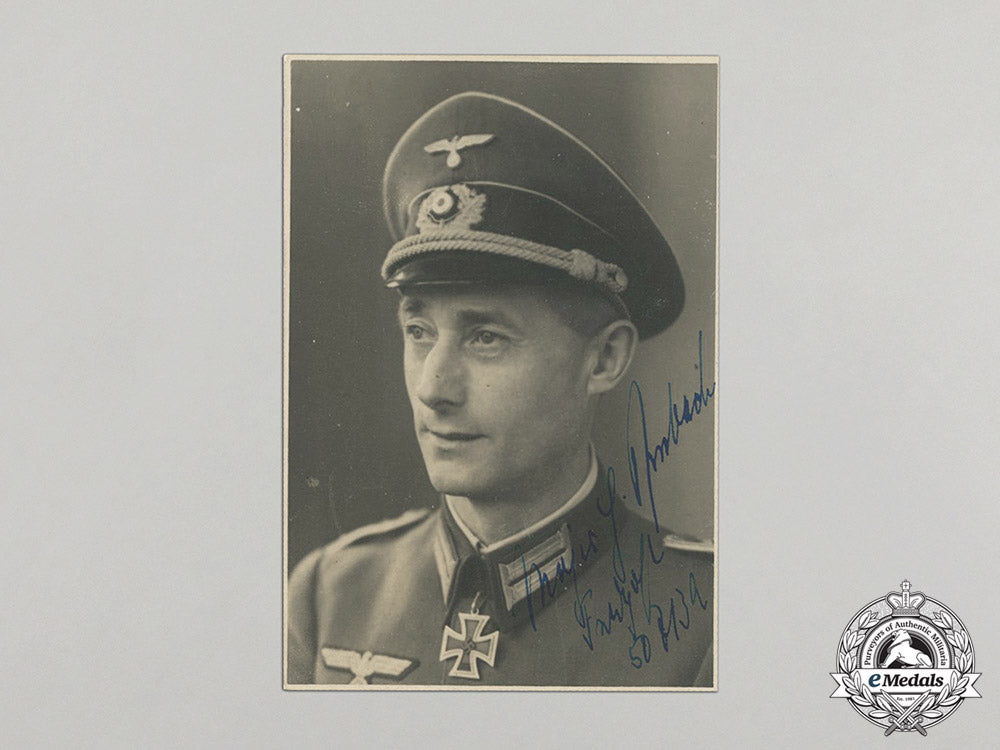 germany._a_wartime_signed_studio_portrait_of_kc_winner,_fallschirm_artillery_regiment1_c17-334_1