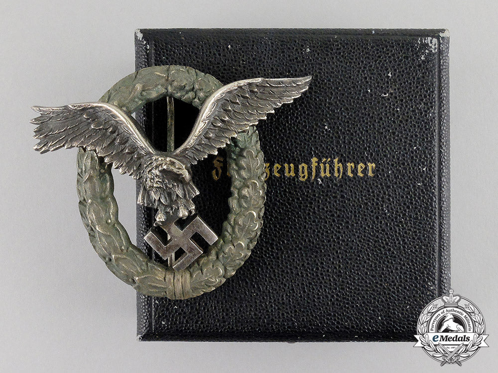 germany._a_early_luftwaffe_pilot’s_badge,_by_c._e._juncker_of_berlin_in_case_c17-3529