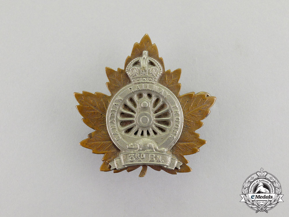 canada._a_first_war3_rd_battalion,_canadian_railway_troops_officer's_cap_badge_c17-3685