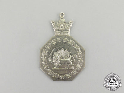 iran,_pahlavi_kingdom._a_city_of_zendjan_security_police_badge_c17-3702