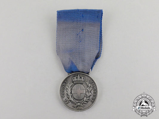 italy,_kingdom._a_silver"_al_valore_militare"_medal_awarded_for_greek_campaign,_c.1941_c17-373_3_1_1
