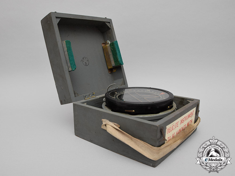 united_kingdom._a_royal_air_force_p10_aircraft_compass_no.29048_b_in_its_wooden_case,_lancaster_bomber_type_c17-3802