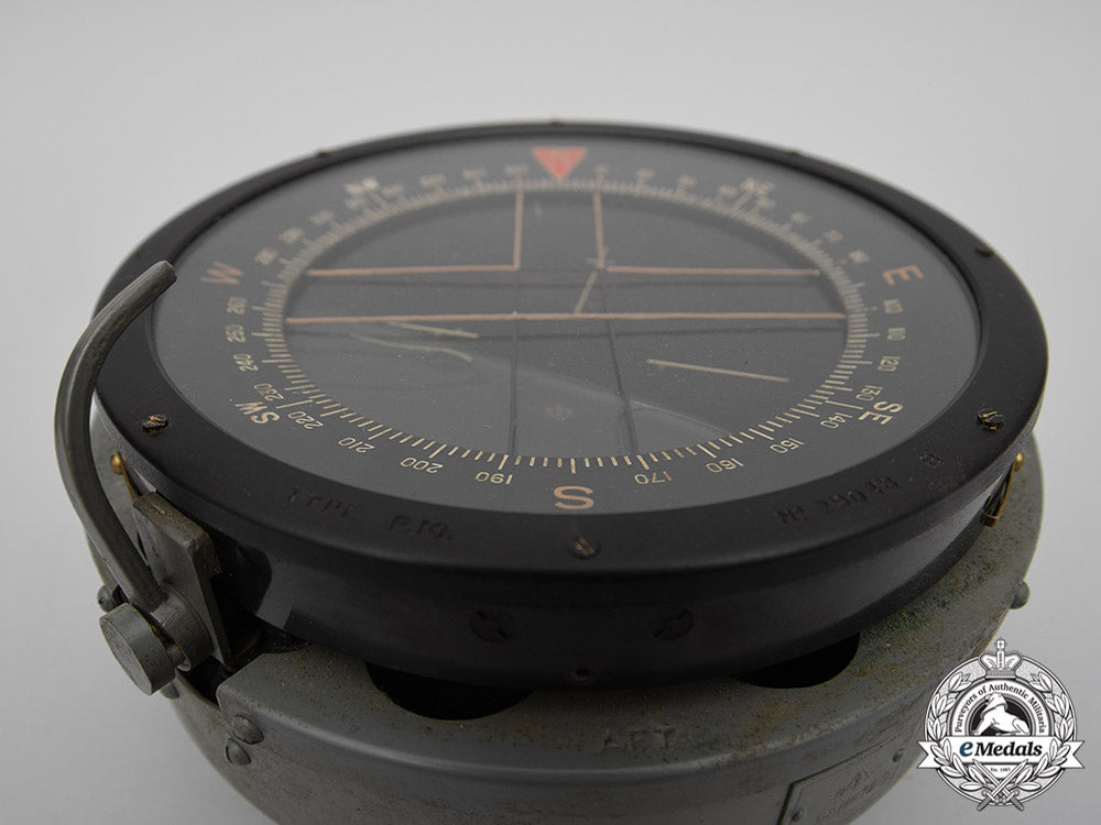 united_kingdom._a_royal_air_force_p10_aircraft_compass_no.29048_b_in_its_wooden_case,_lancaster_bomber_type_c17-3807