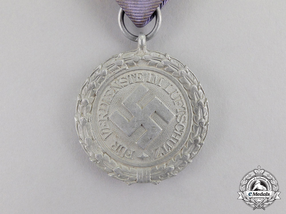 germany._an_air_raid_defence“_luftschutz”_medal;_second_class;_light_version_c17-3955