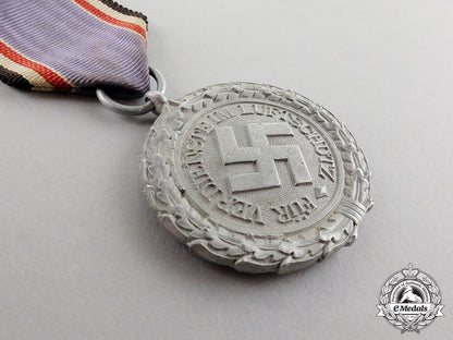 germany._an_air_raid_defence“_luftschutz”_medal;_second_class;_light_version_c17-3958