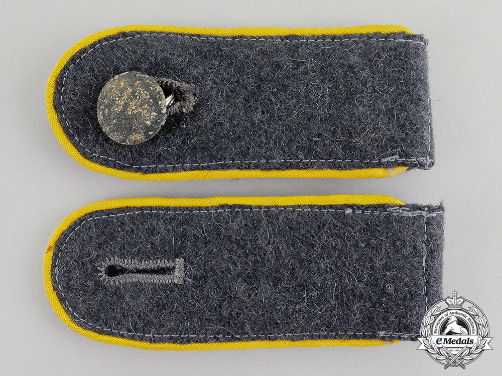 germany._mint_pair_of_luftwaffe_flight_enlisted_man’s_shoulder_boards_c17-4035