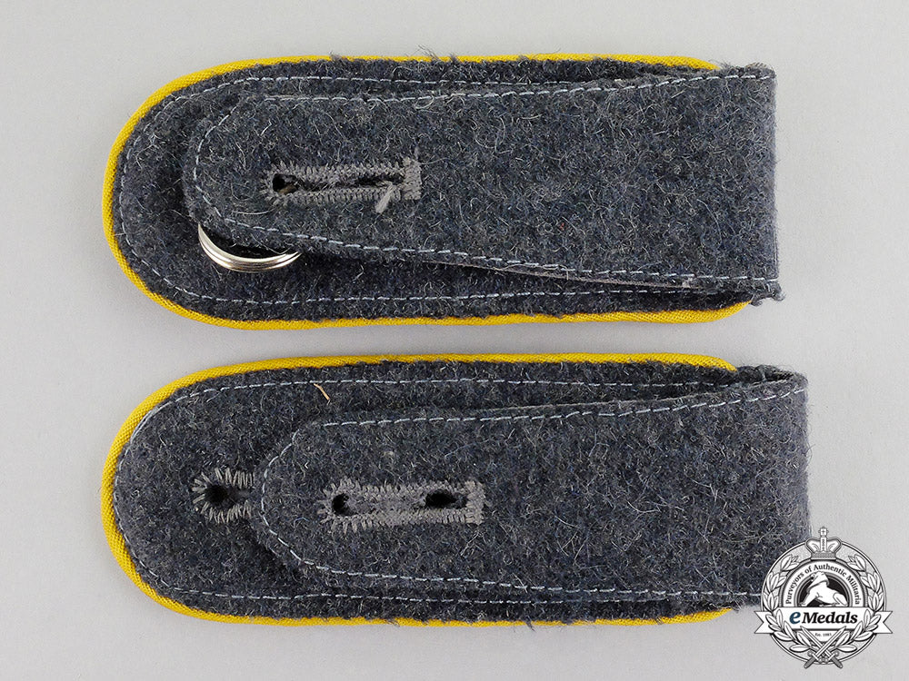 germany._mint_pair_of_luftwaffe_flight_enlisted_man’s_shoulder_boards_c17-4036