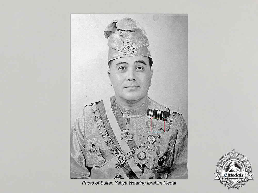 kelantan,_sultanate._a_rare_sultan_ibrahim_coronation_medal,1944_c17-4252_1_1_1_1