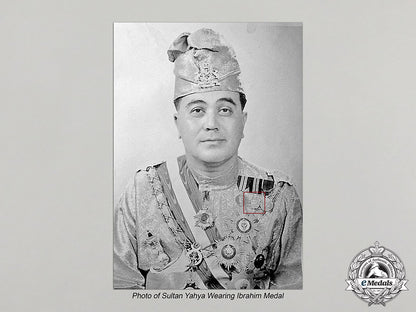 kelantan,_sultanate._a_rare_sultan_ibrahim_coronation_medal,1944_c17-4252_1_1_1_1