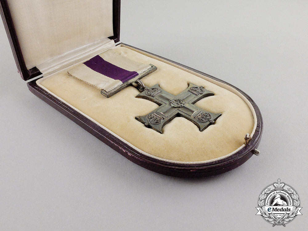 united_kingdom._a_military_cross_to_lieut._a.e._reed_for_extraction_of_guns_under_fire_at_amiens_c17-4300