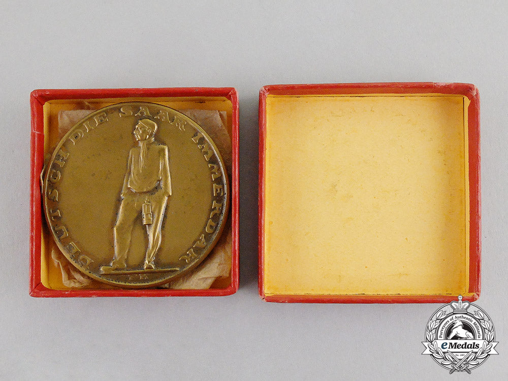 germany._a1935“_the_saar_is_german_forever”_vote_medal_in_its_presentation_box_c17-435_2