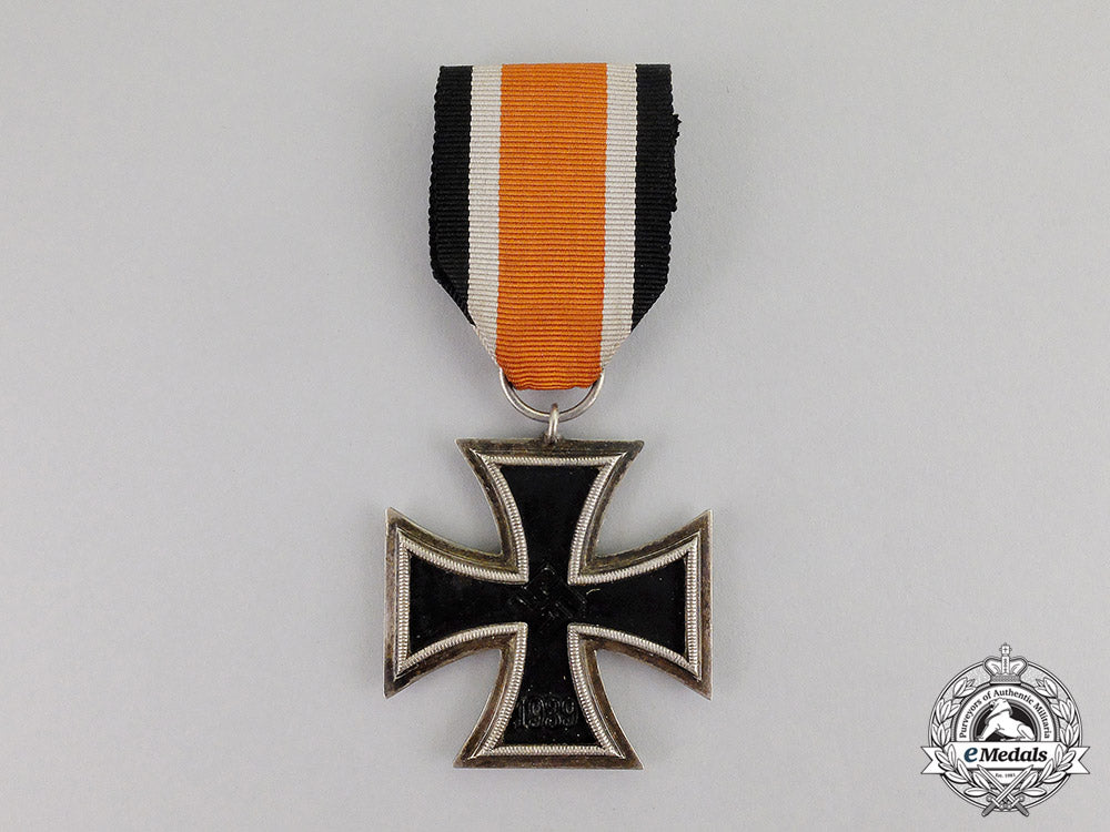germany._a_scarce_thick_rounded“3”_version_iron_cross1939_second_class_c17-461_2