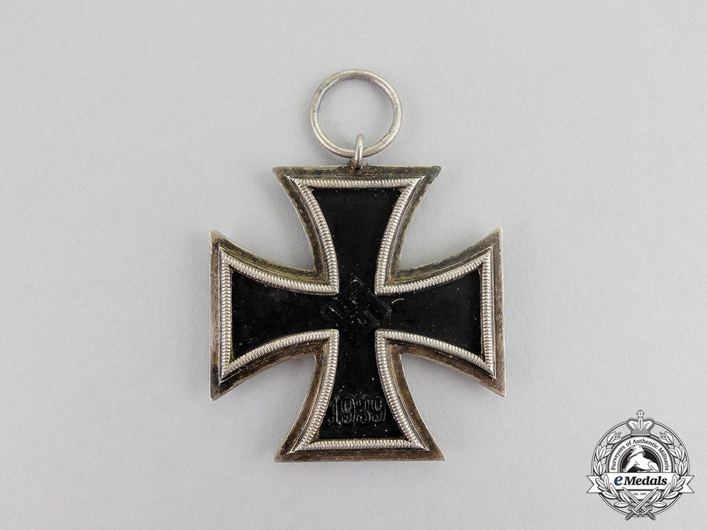germany._a_scarce_thick_rounded“3”_version_iron_cross1939_second_class_c17-465_2