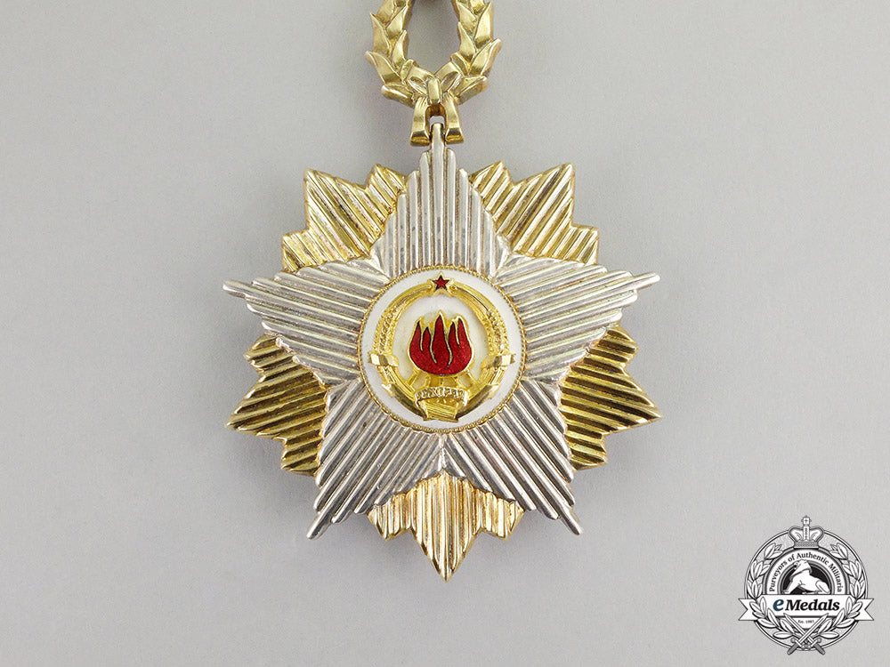 yugoslavia,_republic._an_order_of_the_yugoslav_flag_with_golden_wreath_c17-4687