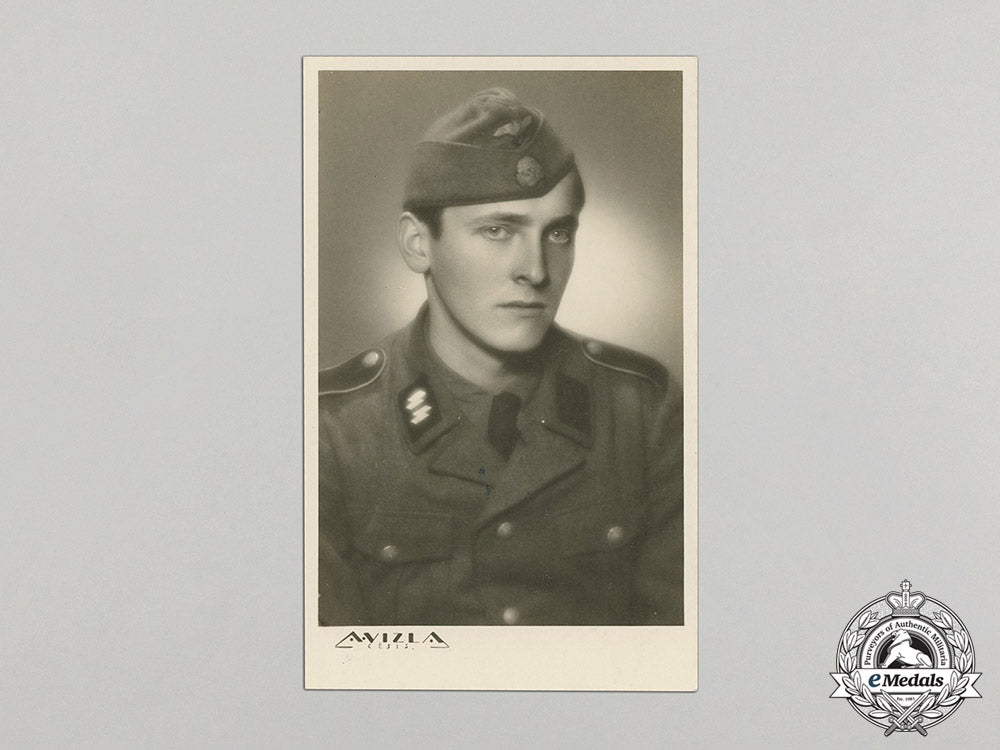 germany._a_wartime_photograph_of_an_ss_man_c17-5329