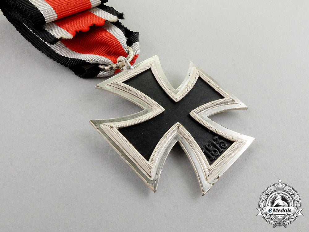 germany._a_mint_and_unissued_iron_cross1939_second_class_c17-5498