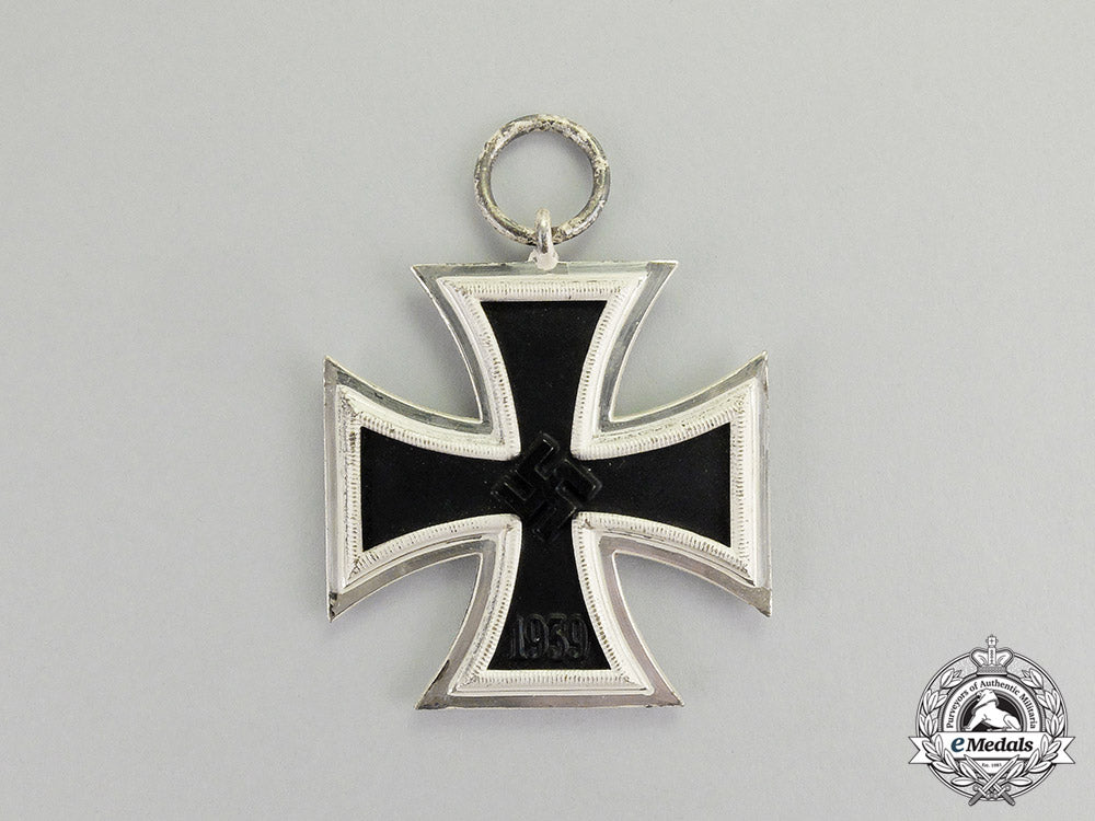 germany._a_mint_and_unissued_iron_cross1939_second_class_c17-5499