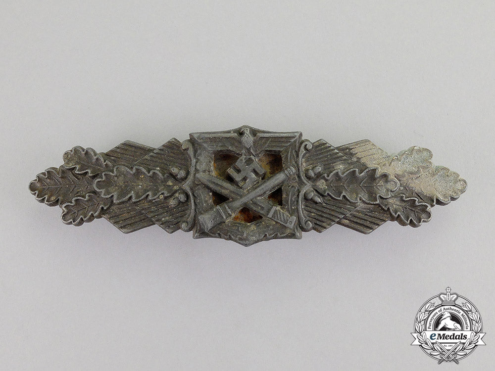 germany._a_bronze_grade_close_combat_clasp_by_friedrich_linden_c17-5661_1