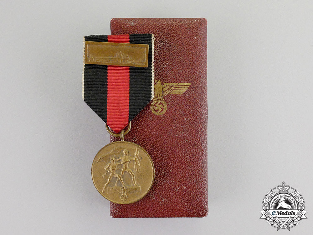 germany._a_entry_into_the_sudetenland_commemorative_medal_with_case_c17-5692