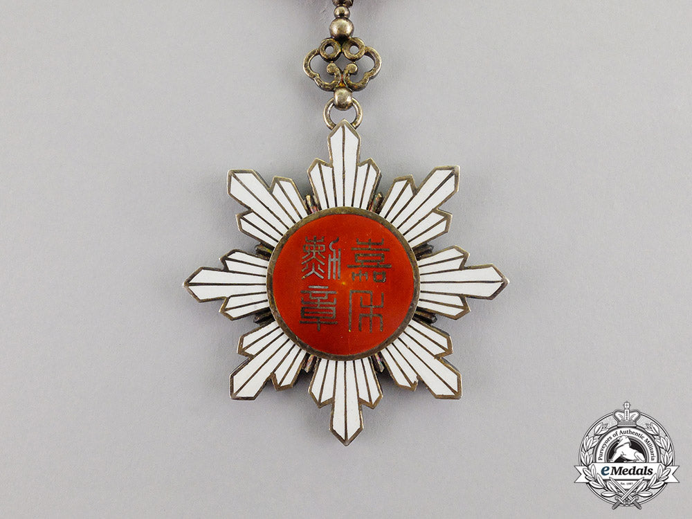 china._an_order_of_the_golden_grain,6_th_class_officer's_badge_c17-613