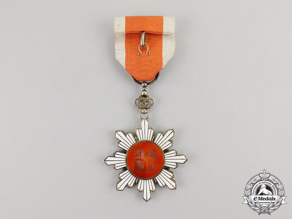 china._an_order_of_the_golden_grain,6_th_class_officer's_badge_c17-614