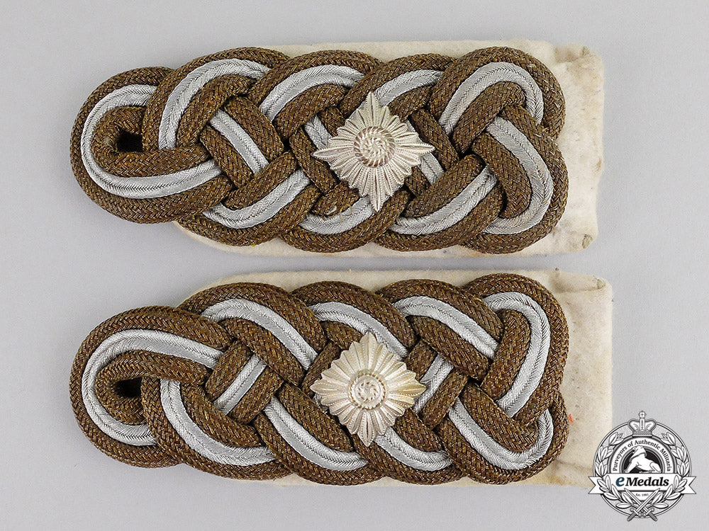 germany._a_pair_of_luftwaffe_shoulder_boards_for_generalleutnant_c17-6299