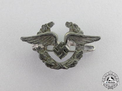 germany._five_third_reich_period_stick_pins_and_badges_c17-6435