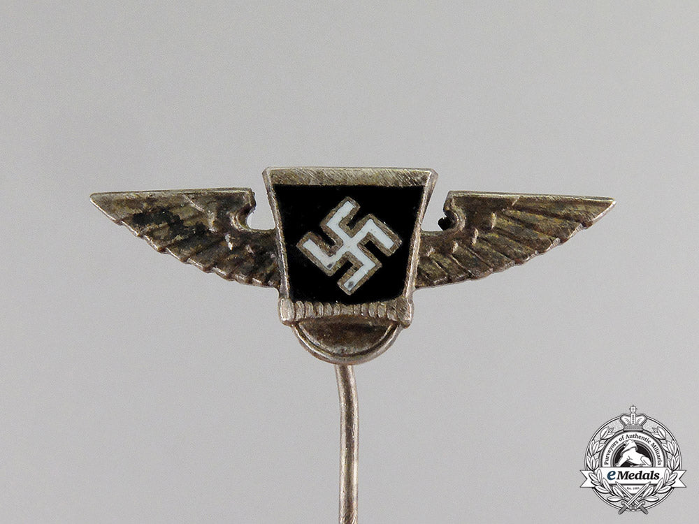 germany._five_third_reich_period_stick_pins_and_badges_c17-6439