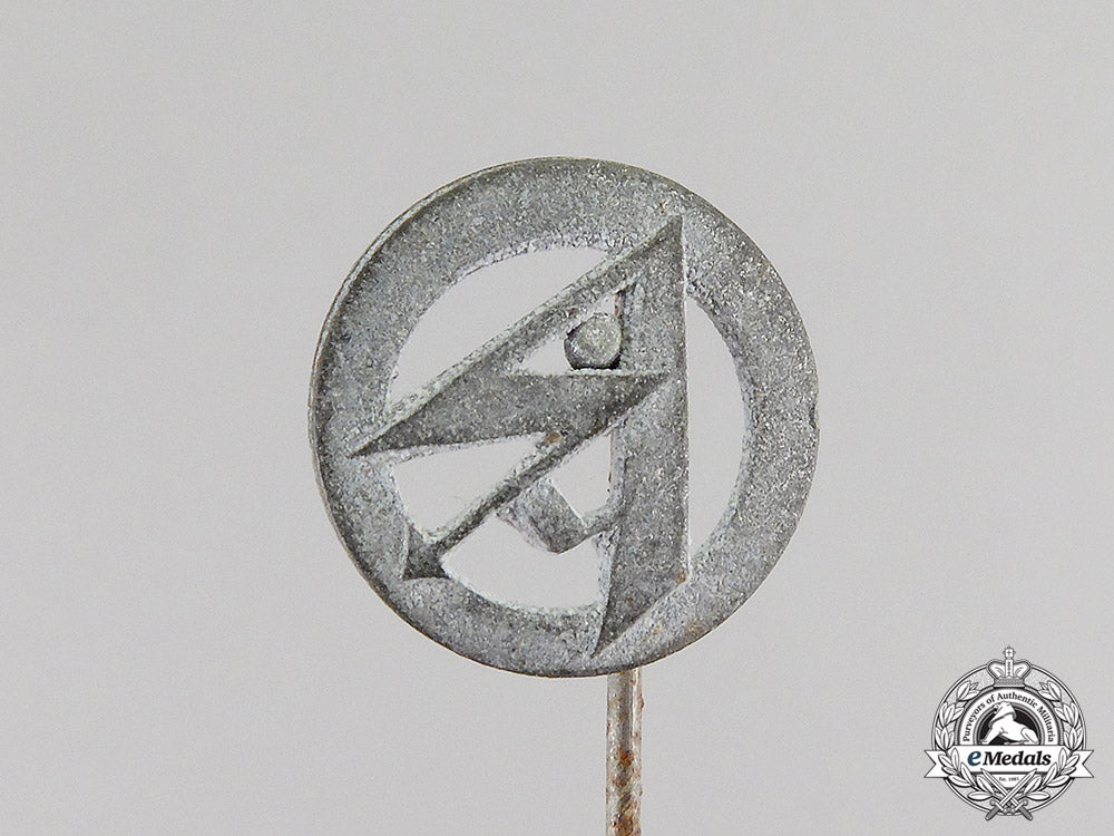 germany._five_third_reich_period_stick_pins_and_badges_c17-6442