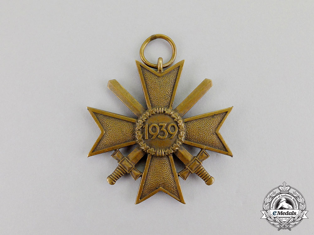 germany._a_medical_nco_fallschirmjäger_group_with_rare_loyalty_necklace_for_wives_c17-655_1