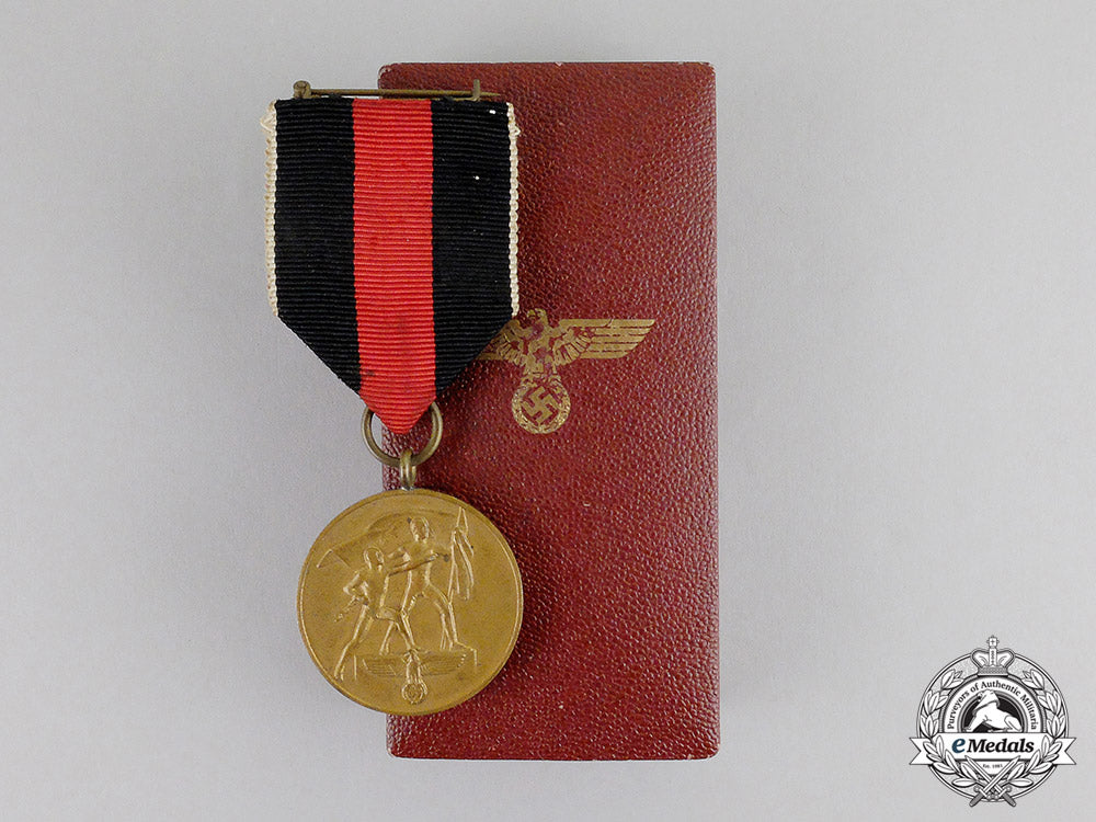 germany._an_entry_into_the_sudetenland_commemorative_medal_with_case_c17-6561