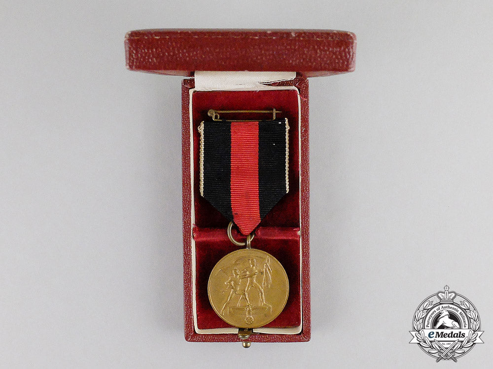 germany._an_entry_into_the_sudetenland_commemorative_medal_with_case_c17-6573