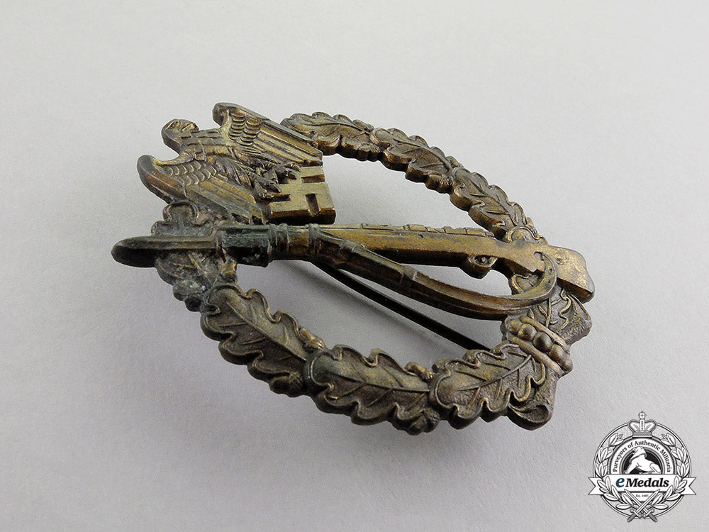 germany._a_bronze_grade_infantry_assault_badge_by_an_unknown_maker_c17-6875