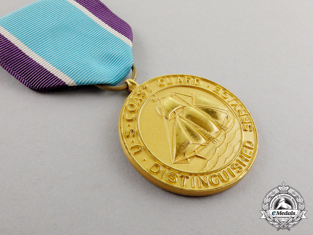 united_states._a_lot_of_three_medals_c17-696_1