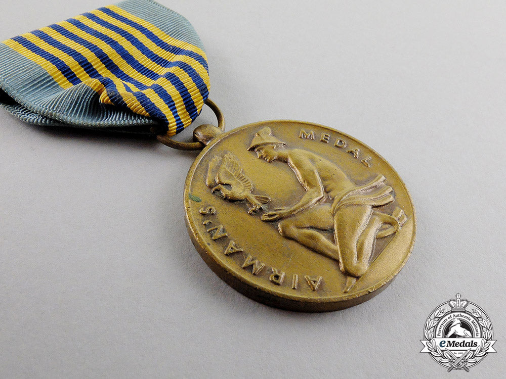 united_states._a_lot_of_three_medals_c17-697_1